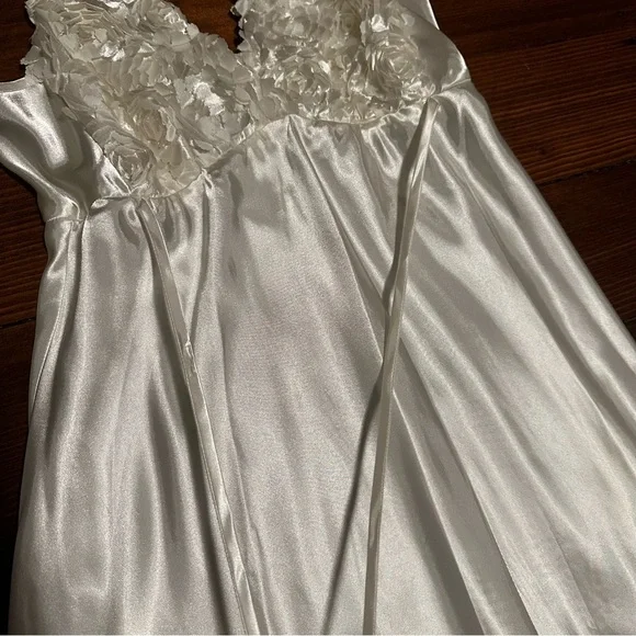 Vintage flora White Satin Floral Lace Maxi - Picture 4 of 6